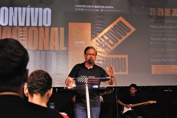 Pr. Paulo Cézar Souto durante a ministração de sábado