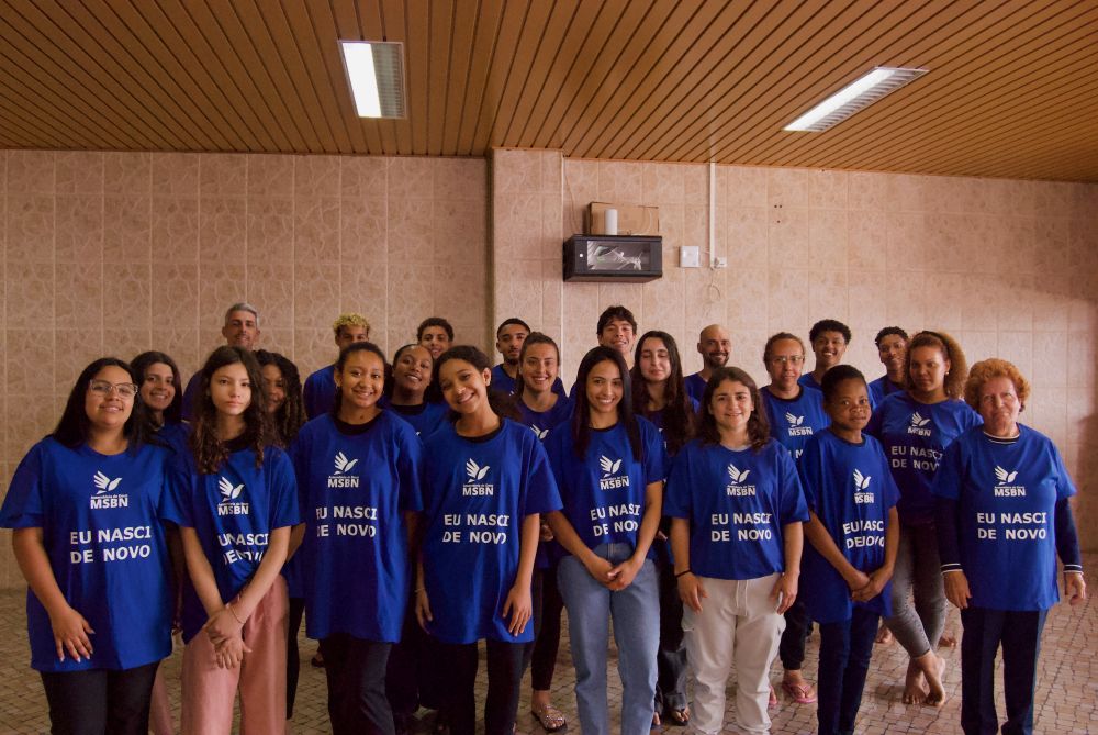 MSBN Celebra Novo Nascimento de 23 Fiéis em Batismo no Centro de Eventos
